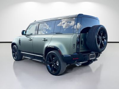 2026 Land Rover Defender 110 - Photo 3