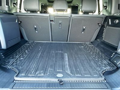 2026 Land Rover Defender 110 - Photo 12