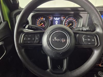 2025 Jeep Gladiator - Photo 18