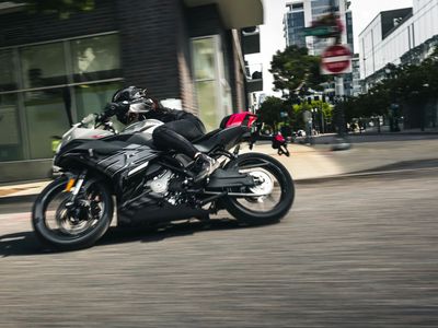 2026 CFMOTO 300SS - Photo 5
