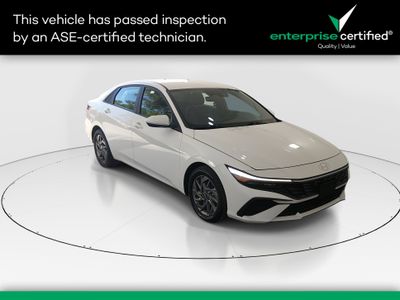 2024 Hyundai Elantra SEL IVT — front three-quarter view