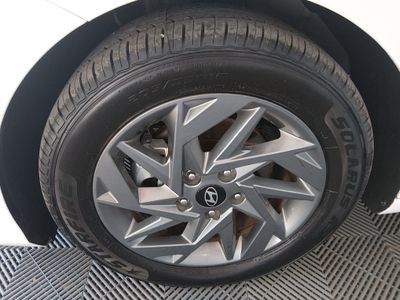 2024 Hyundai Elantra — photo 10 view