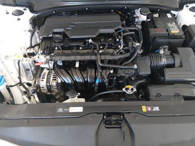2024 Hyundai Elantra — photo 9 view
