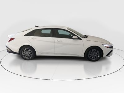 2024 Hyundai Elantra — photo 8 view