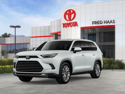 2026 Toyota Grand Highlander Platinum in Wind Chill Pearl 1 — front three-quarter view