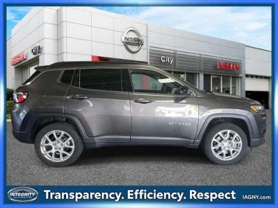 2023 Jeep Compass — detail view