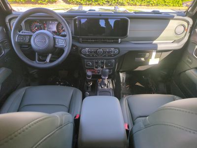 2026 Jeep Gladiator — photo 15 view