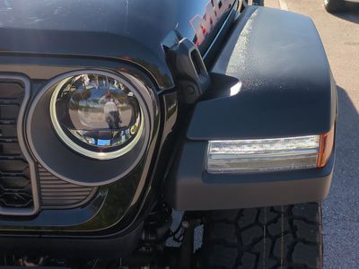 2026 Jeep Gladiator — photo 10 view