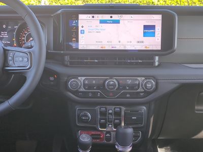 2026 Jeep Gladiator — photo 18 view