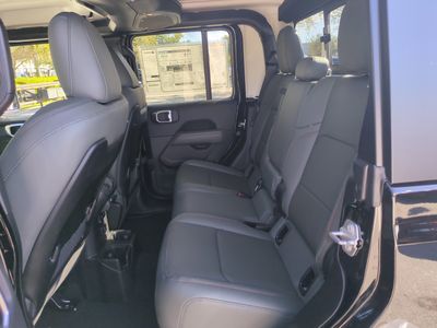 2026 Jeep Gladiator — photo 14 view