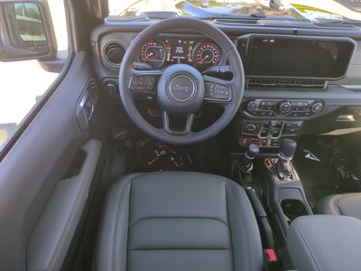 2026 Jeep Gladiator — photo 16 view
