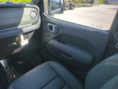 2026 Jeep Gladiator — photo 17 view