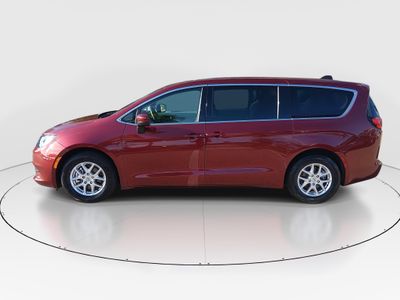 2023 Chrysler Voyager - Photo 4