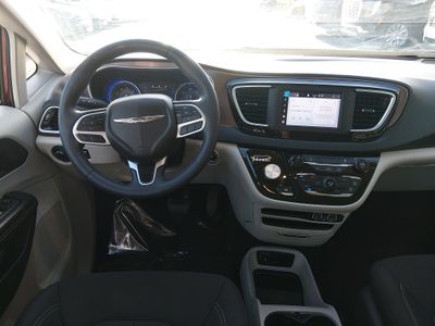 2023 Chrysler Voyager - Photo 12