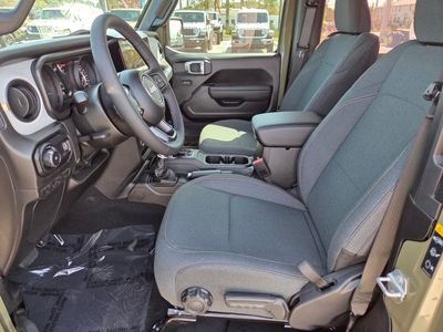2026 Jeep Wrangler - Photo 13