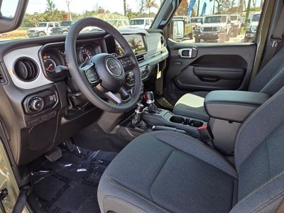 2026 Jeep Wrangler - Photo 14