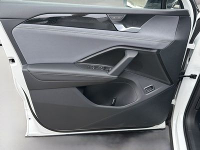 2026 Volkswagen Tiguan — photo 21 view
