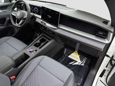 2026 Volkswagen Tiguan — photo 13 view