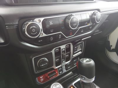2025 Jeep Wrangler - Photo 19