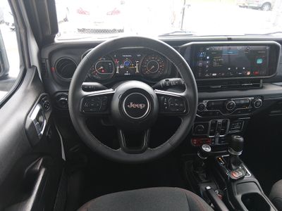 2025 Jeep Wrangler - Photo 17