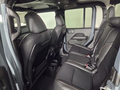 2026 Jeep Gladiator - Photo 18
