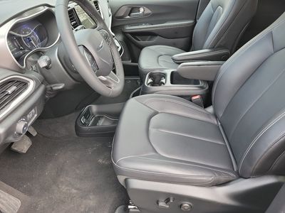 2026 Chrysler Pacifica - Photo 3