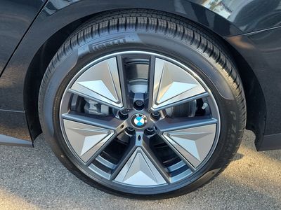 2026 BMW i4 - Photo 9