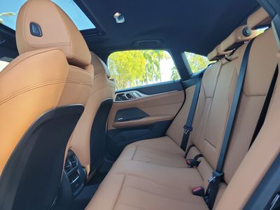 2026 BMW i4 - Photo 12