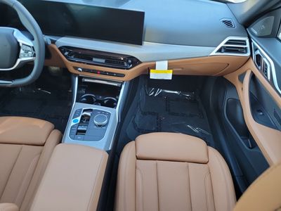 2026 BMW i4 - Photo 16
