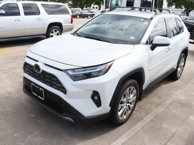 2025 Toyota RAV4 - Photo 3