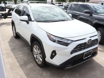 2025 Toyota RAV4 - Photo 2