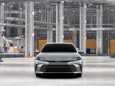 2026 Toyota Camry - Photo 2