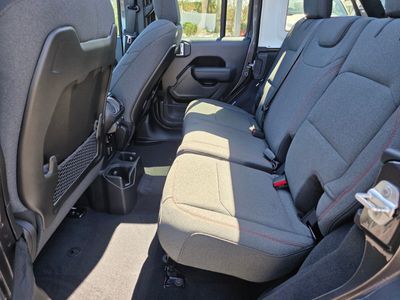2026 Jeep Wrangler - Photo 8