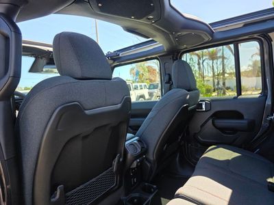2026 Jeep Wrangler - Photo 9