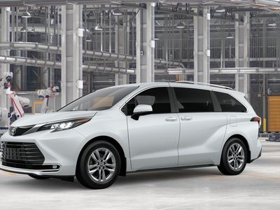 2026 Toyota Sienna — side profile view