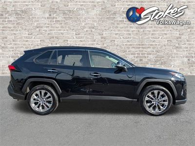 2019 Toyota RAV4 - Photo 2