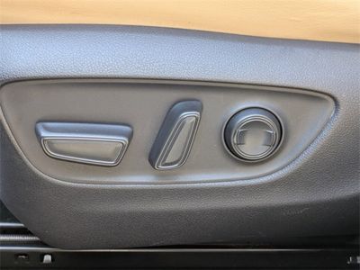 2019 Toyota RAV4 - Photo 19