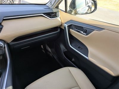 2019 Toyota RAV4 - Photo 16