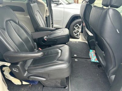 2019 Chrysler Pacifica — detail view
