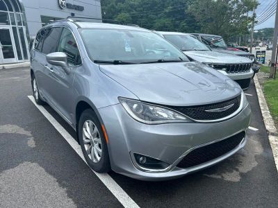 2019 Chrysler Pacifica Touring L in Billet Silver Metallic Clearcoat — front three-quarter view