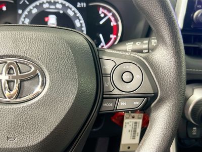 2025 Toyota RAV4 - Photo 17