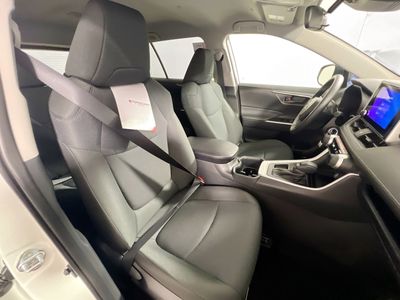 2025 Toyota RAV4 - Photo 26