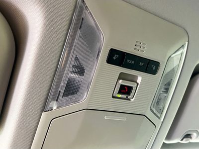 2025 Toyota RAV4 - Photo 18