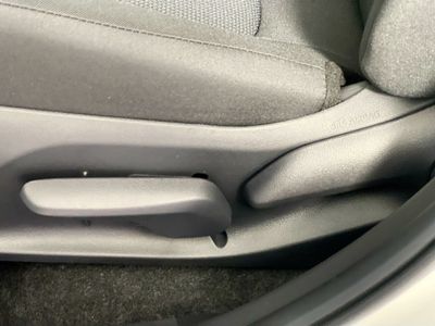 2025 Toyota RAV4 - Photo 13