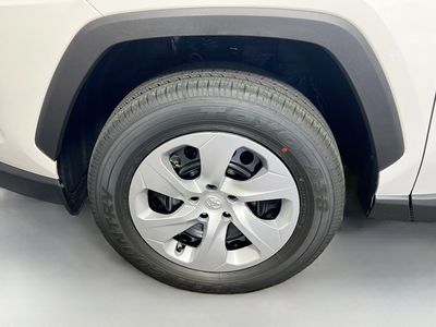 2025 Toyota RAV4 - Photo 11