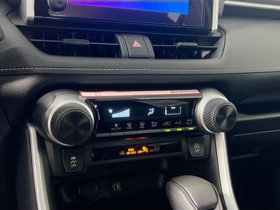 2025 Toyota RAV4 - Photo 22