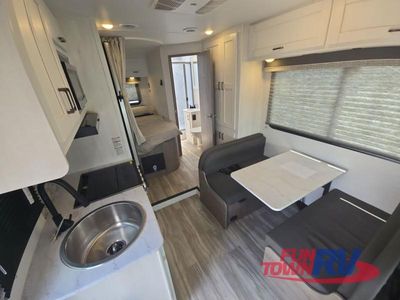 2025 Gulf Stream RV Yellowstone - Photo 18