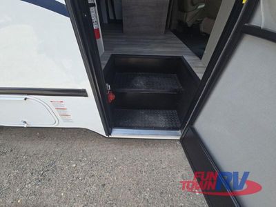 2025 Gulf Stream RV Yellowstone - Photo 12