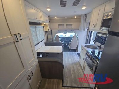 2025 Gulf Stream RV Yellowstone - Photo 6