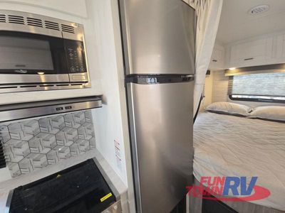2025 Gulf Stream RV Yellowstone - Photo 23